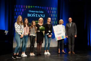 ekipa zmagovalne šole iz Boštanja z mag. Markom Repnikom